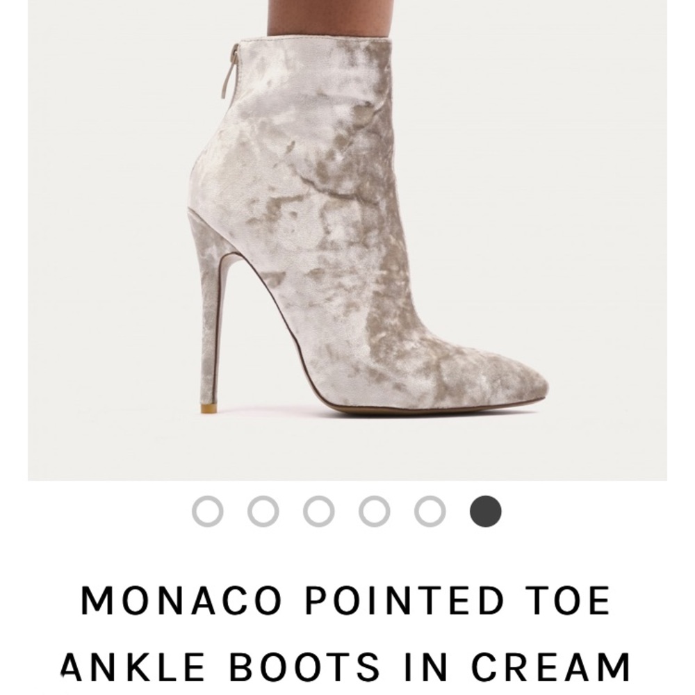 Heeled booties in cream velevet SIZE 6